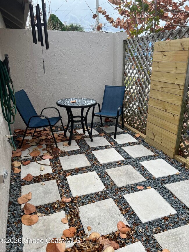 Foto del edificio - 8154 Ridgewood Ave