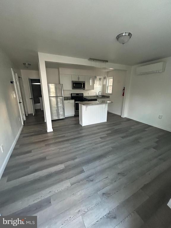 Foto del edificio - 102 E Cedar St