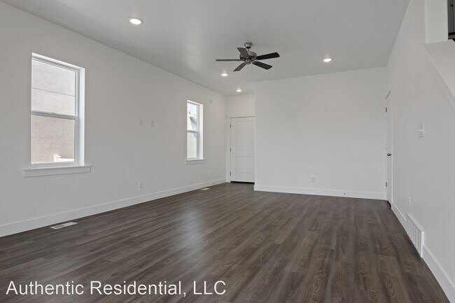 Foto del edificio - 4 br, 3 bath House - 1278 E Pamela St