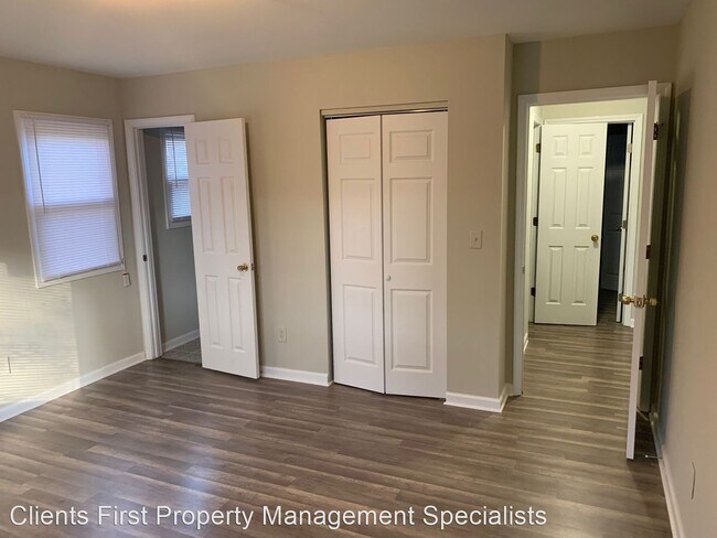 Building Photo - 3 br, 1.5 bath House - 5001 Hawthorne Cour...