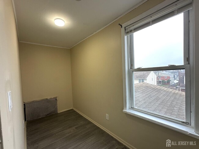 Foto del edificio - 618 Carlock Ave
