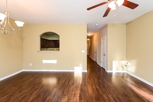 Building Photo - Single Family 3 Bedroom Townhome in Stonec...