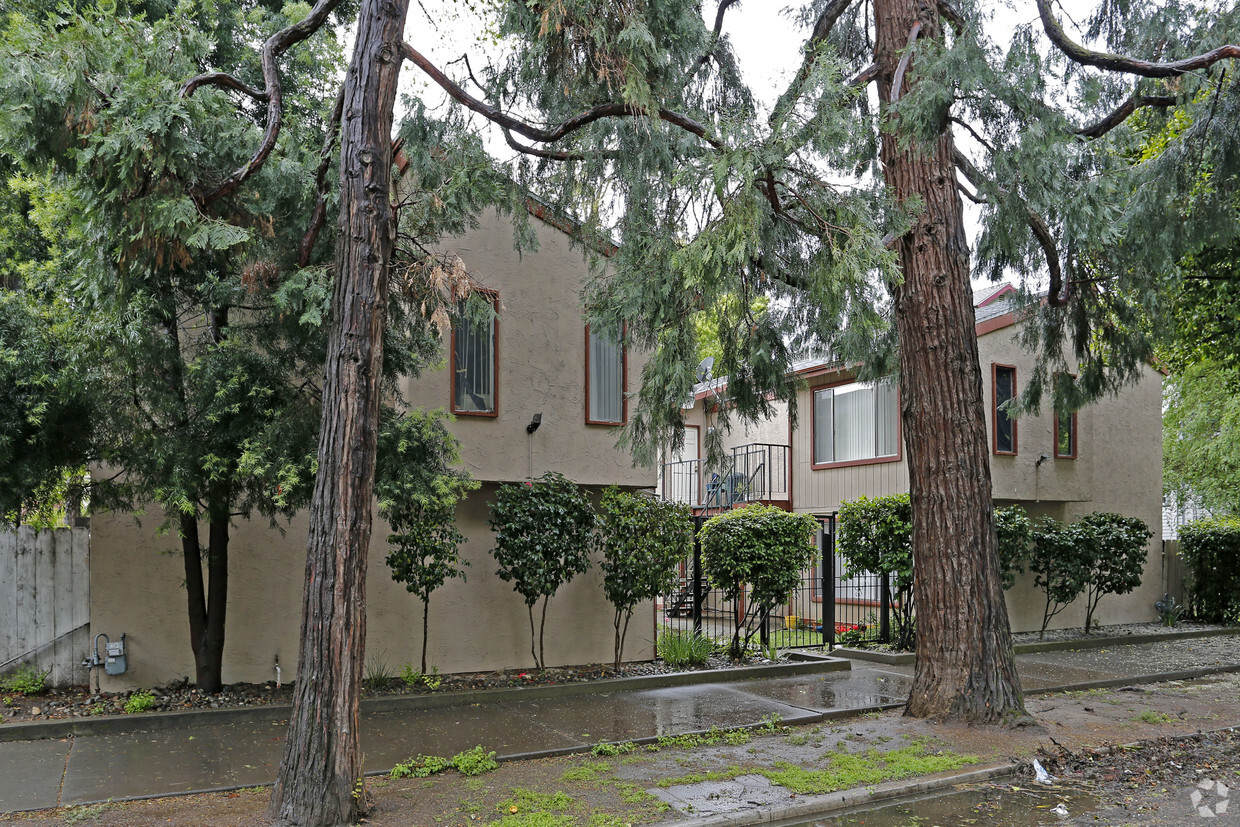 Primary Photo - Marbella Apartments