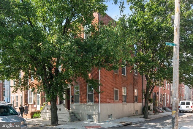 Building Photo - 927 Bainbridge St