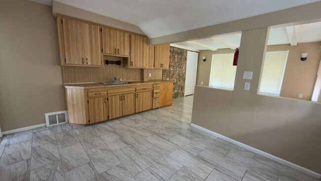 Foto del edificio - 8661 Fielding St