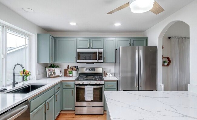 Building Photo - 16669 Rainier View Dr SE