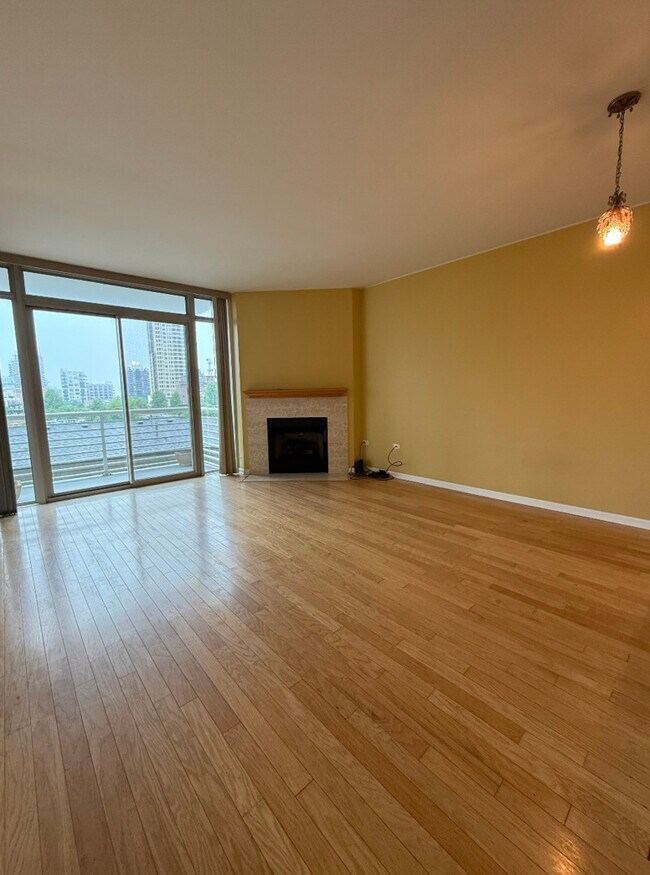 Building Photo - 1515 S Prairie Ave