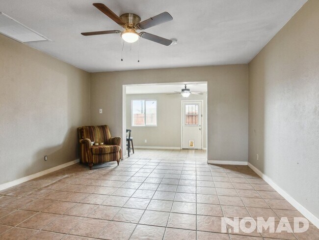 Building Photo - 3 Bedroom Single Family Home in Phoenix