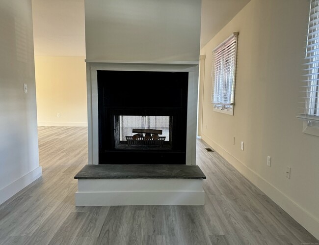 Building Photo - 114 Montoya Dr