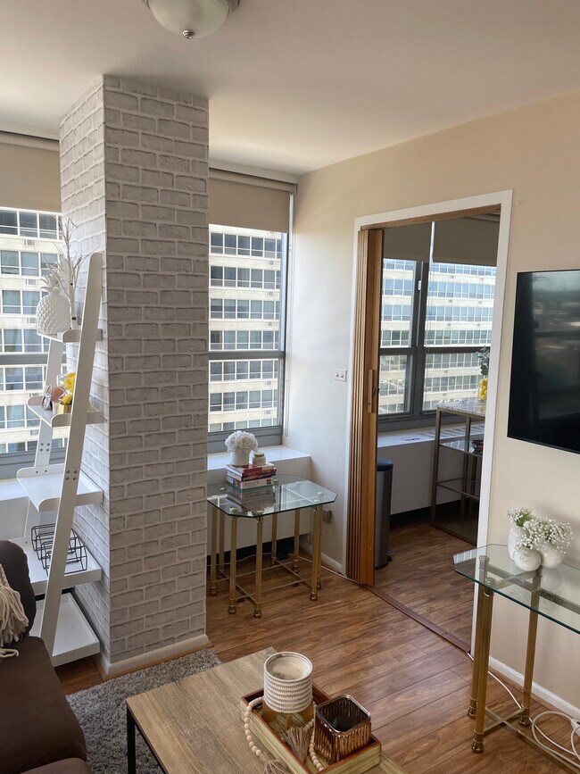 Foto del edificio - 3550 N Lake Shore Dr