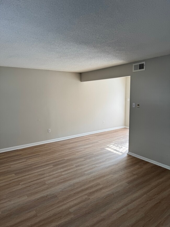 Building Photo - 3053 St Cloud Pl