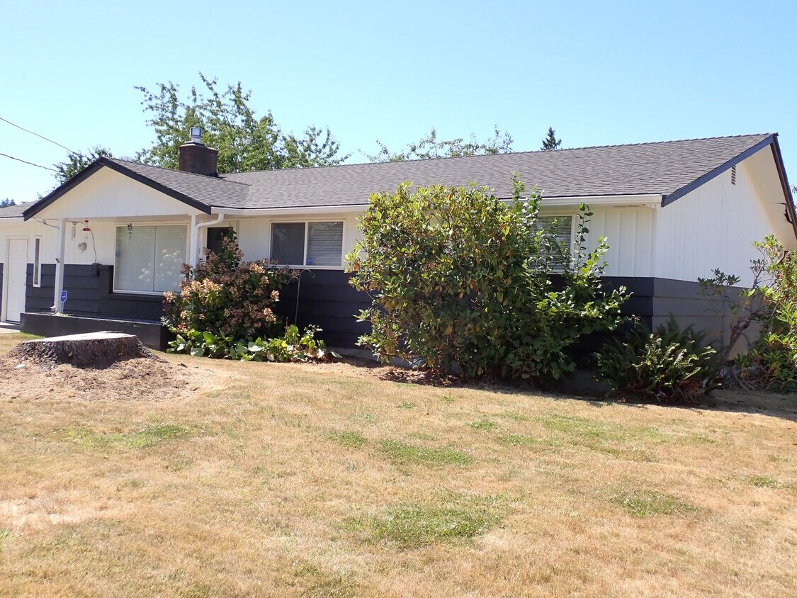 Foto principal - Charming 3 Bedroom Downtown Puyallup Home