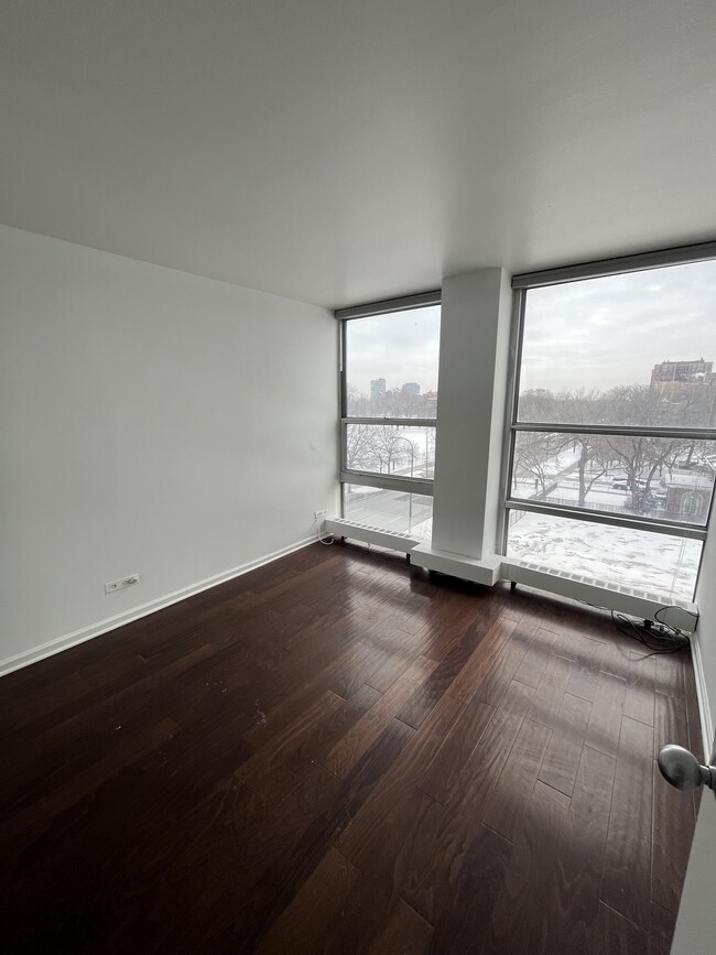 Foto del edificio - 6730 S South Shore Dr