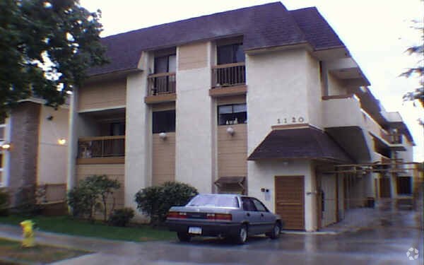 Primary Photo - 1120 E Elk Ave