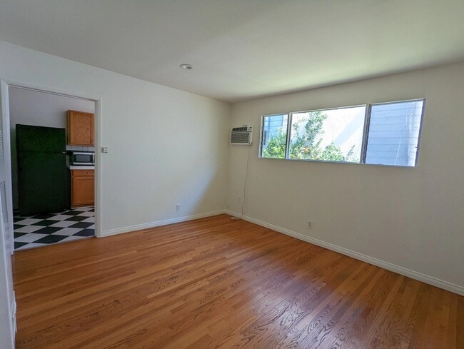 Foto del edificio - 1331 N Poinsettia Pl