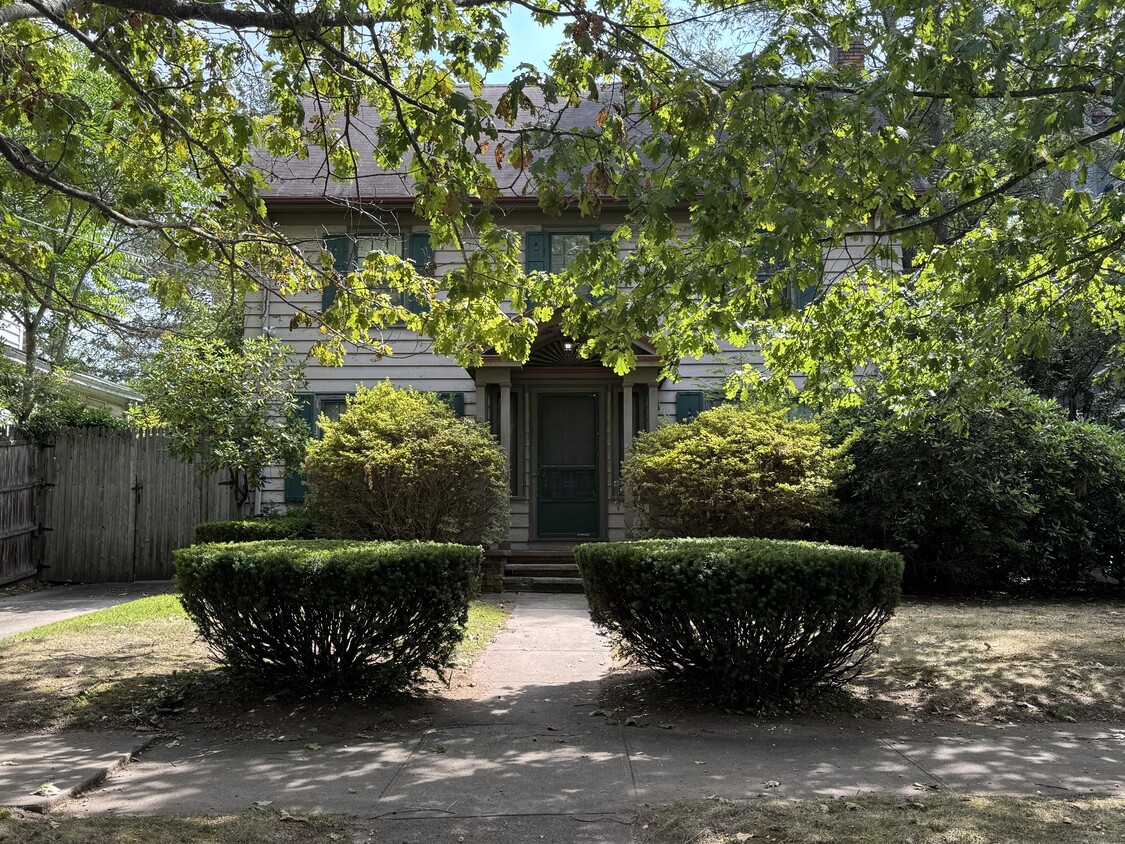 Primary Photo - 139 W Park Ave