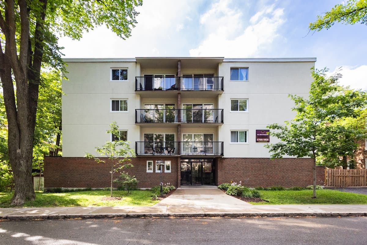 Primary Photo - Père-Marquette Apartments