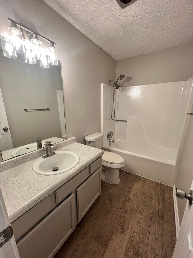 Foto del edificio - Newly Renovated Duplex - Northwest San Ant...