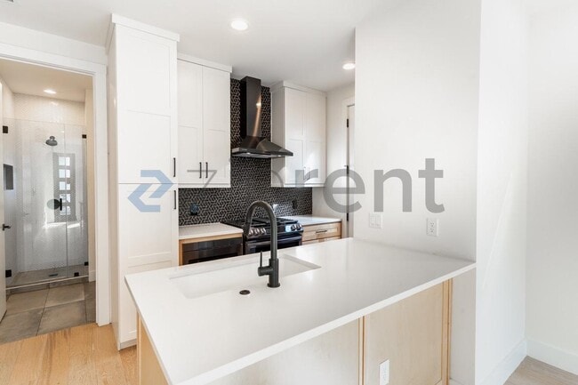 Building Photo - 2916 E 13th St