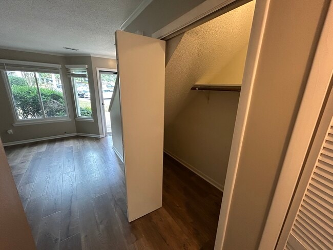 Foto del edificio - 5803 Shady Grove Cir