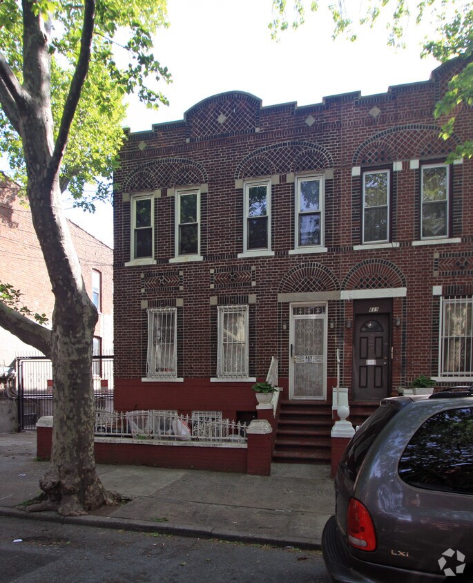 Building Photo - 665 Wyona St