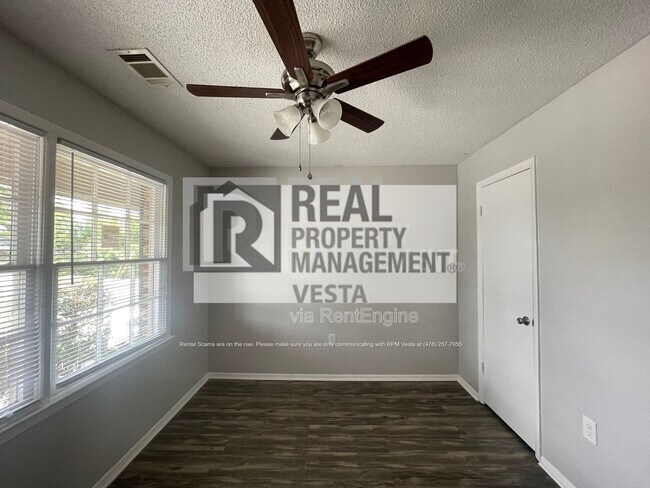 Foto del edificio - 406 Russell Pkwy