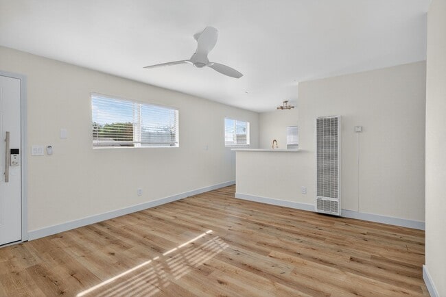 Building Photo - 921 Alamitos Ave