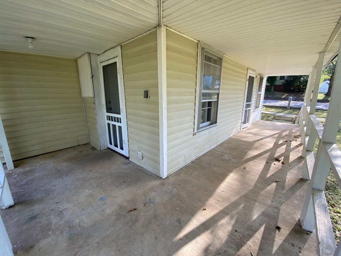 401403 Park Ave SE Unit 403 Park Avenue, Lindale, GA 30147 Room for