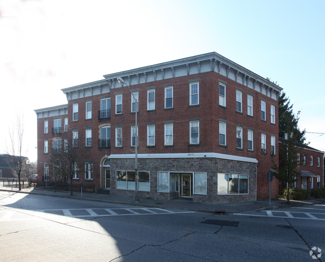 Primary Photo - Franklin Apartments