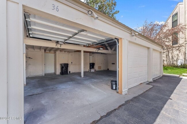 inside loft and storage closet - 36 Racquet Club Dr