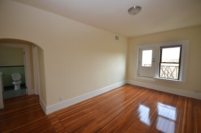 Foto del edificio - 1486 Beacon St