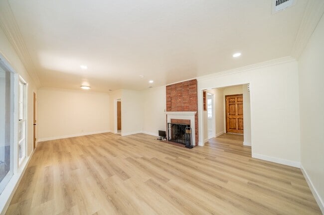 Building Photo - 9676 Bolton Ave