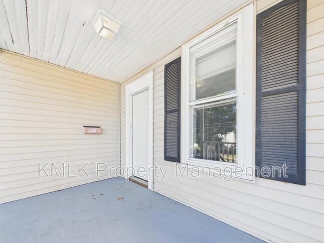 Building Photo - 428 Allyn St
