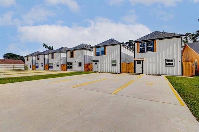 Building Photo - 8218 Bigwood St