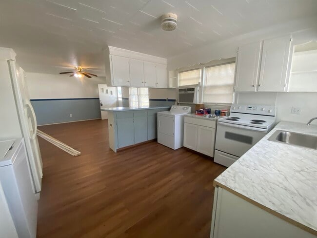 Building Photo - 2811 Sand Dunes Dr