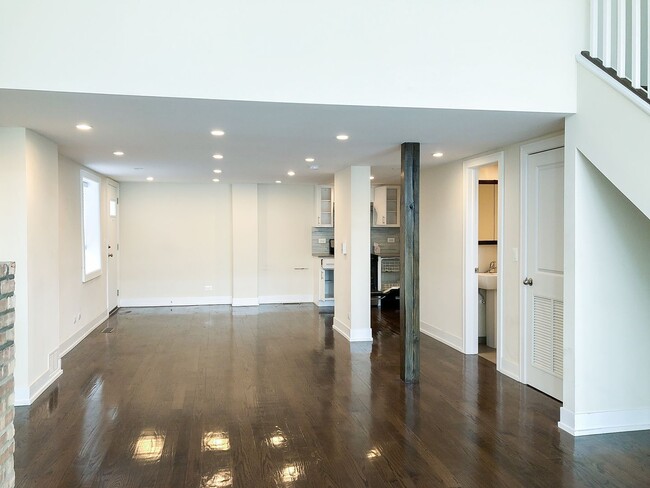 Building Photo - 1214 W Wrightwood Ave