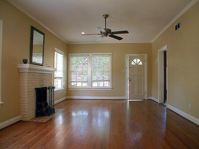 Foto del edificio - 6714 Belmont St