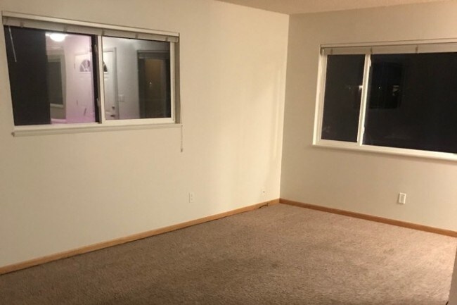 Living Room - 608 E 17th St