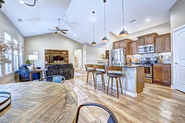 Building Photo - 2486 Josefine Ln