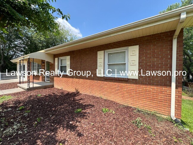 Building Photo - Spacious Ranch in North Lakes