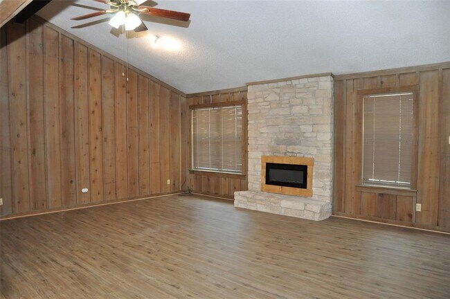 Building Photo - 15606 Tacon Ln