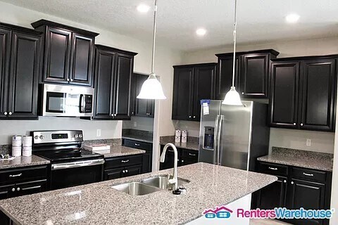 Building Photo - HOUSE FOR RENT