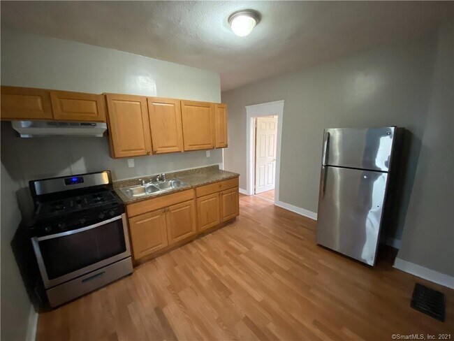 Building Photo - 92 Truman St