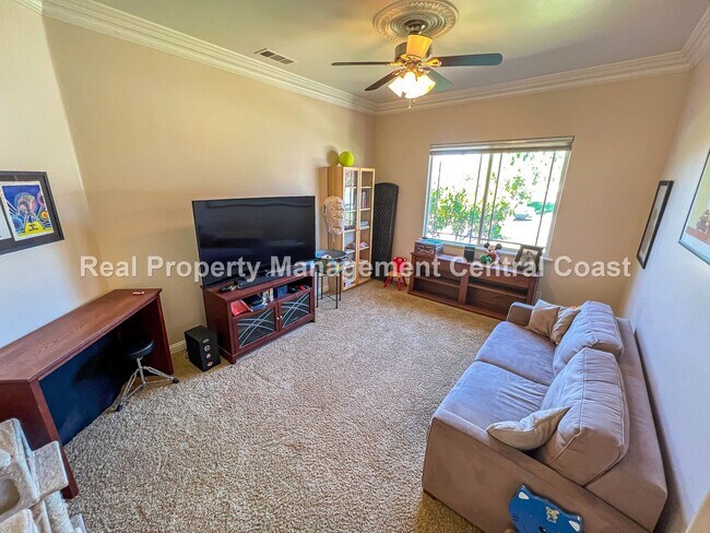 Foto del edificio - LEASE PENDING - Beautiful 4 Bedroom / 2.5 ...