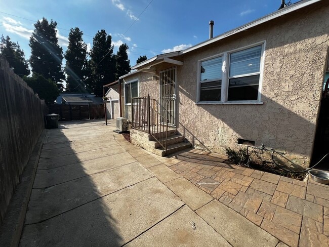 Foto del edificio - 1 Bedroom 1 Bath Remodeled House for Rent ...