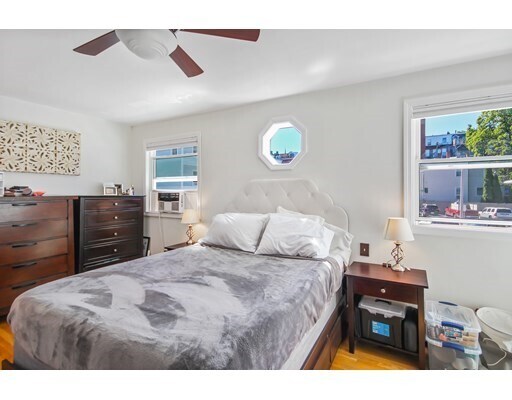 Foto del edificio - 458 E 3rd St