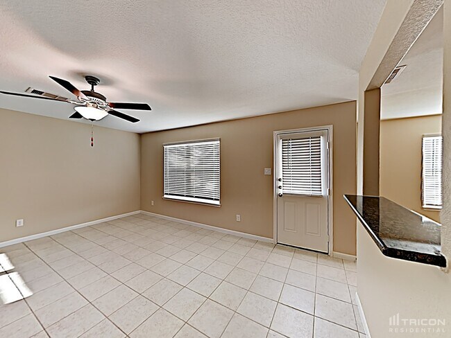 Building Photo - 729 Totem Trail Drive La Marque TX
