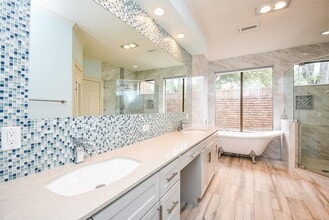 Building Photo - 755 Last Arrow Dr