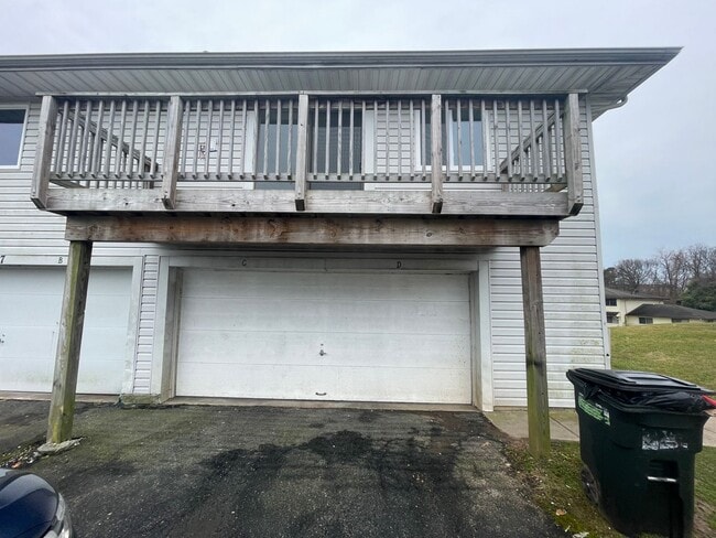 Building Photo - Renovated Condo in Edgewood with Garage!