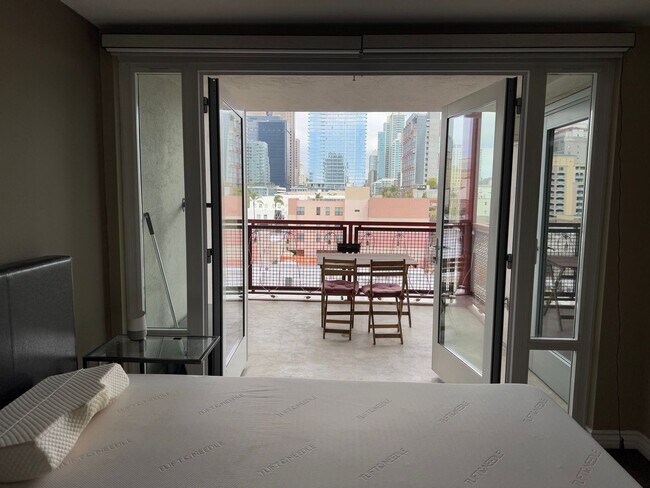 Foto del edificio - 1BD 1BA Condo in East Village ** MOVE  IN SPECIAL - MOVE IN 6/1/26 - 2 WEEKS FREE RENT**